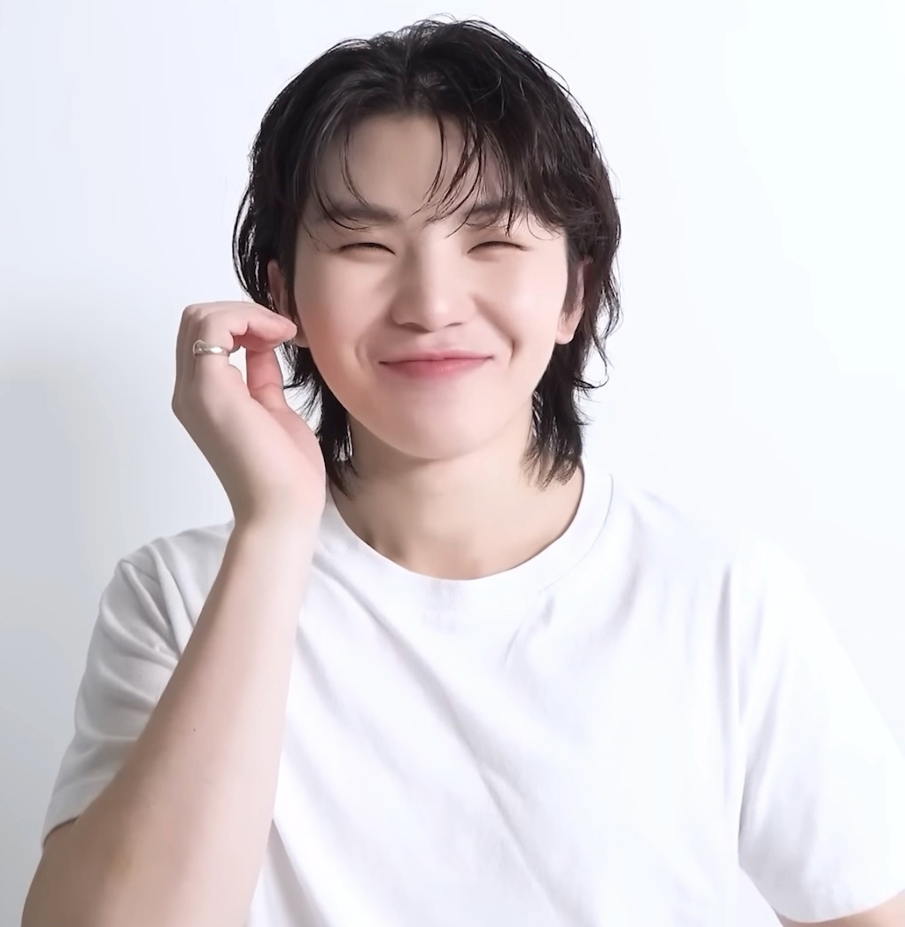 A moment captured by Woozi (SEVENTEEN)'s fan