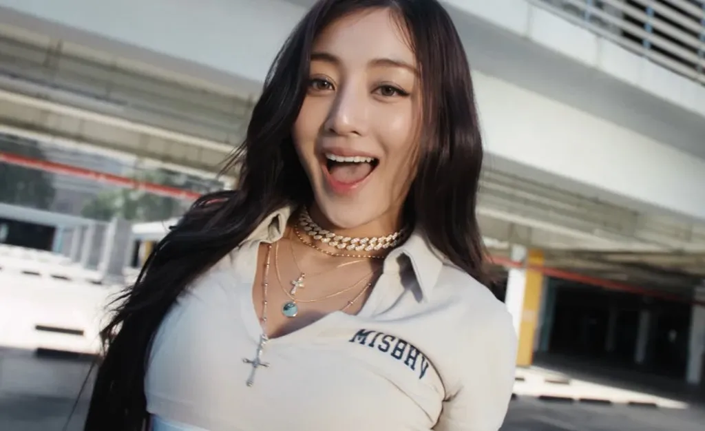 Recent activity shot of Jihyo (TWICE)