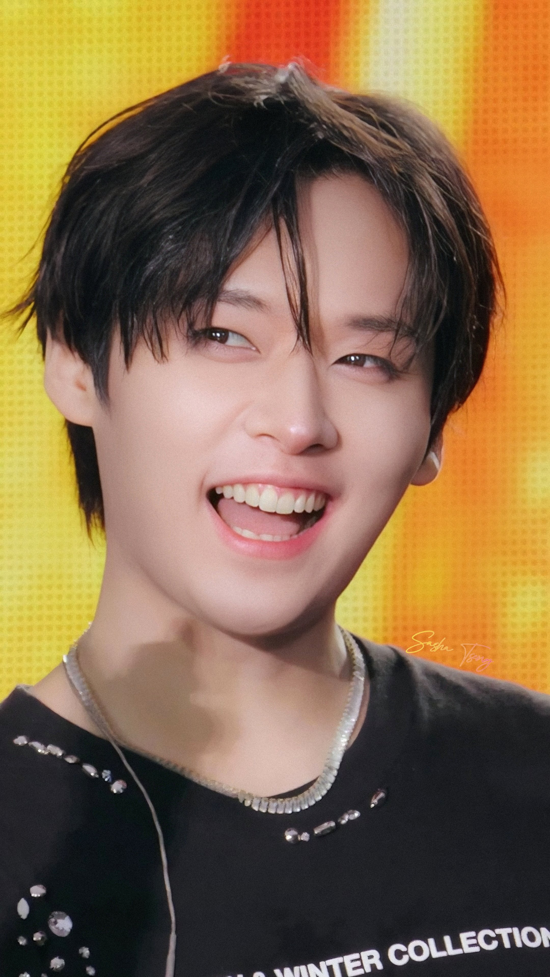 Today's most popular wallpaper in the Lee Know (Stray Kids) community
