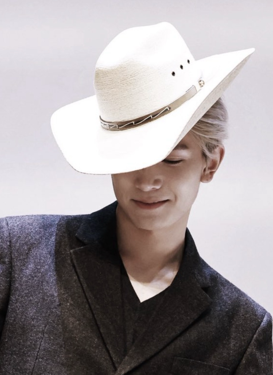 Foto terbaru Heeseung (ENHYPEN)