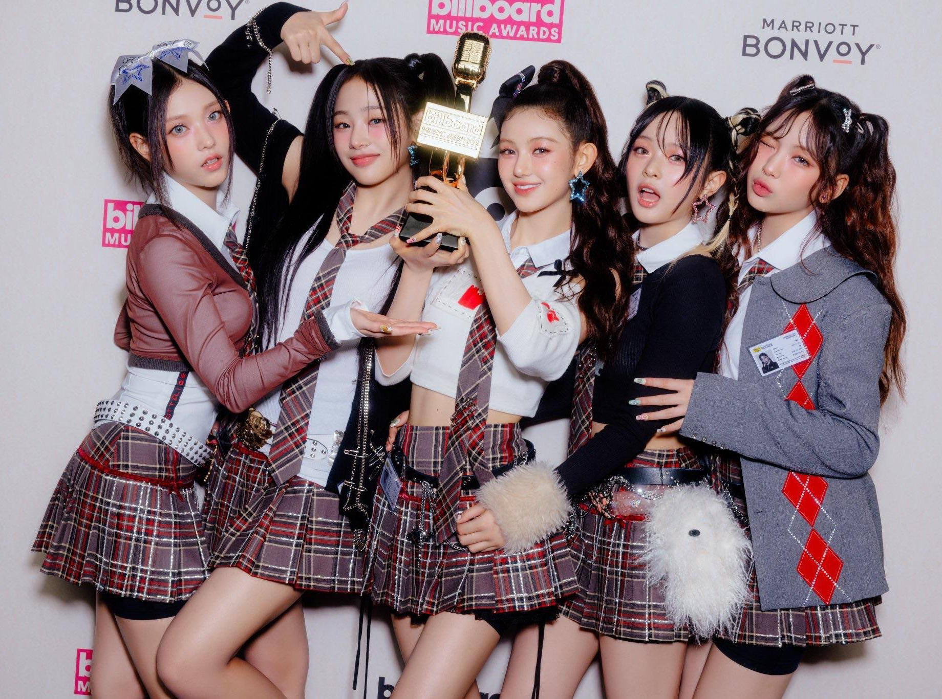 NewJeansの舞台裏ショット