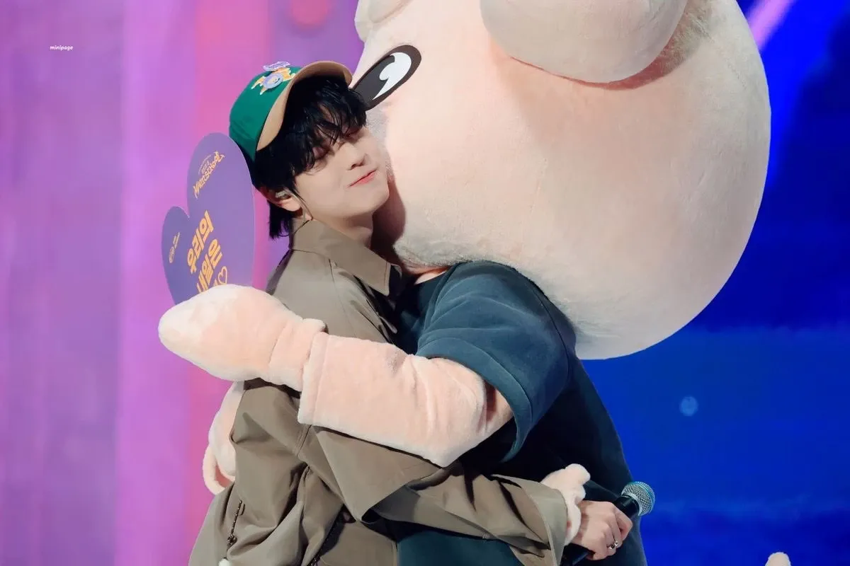 Behind-the-scenes cut of Seungmin (Stray Kids)