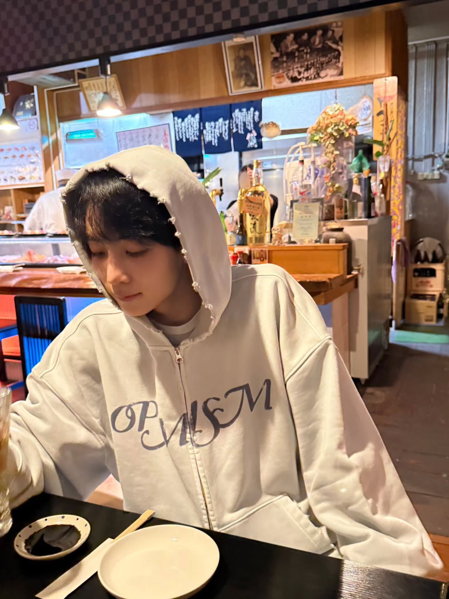 A moment captured by Jeonghan (SEVENTEEN)'s fan