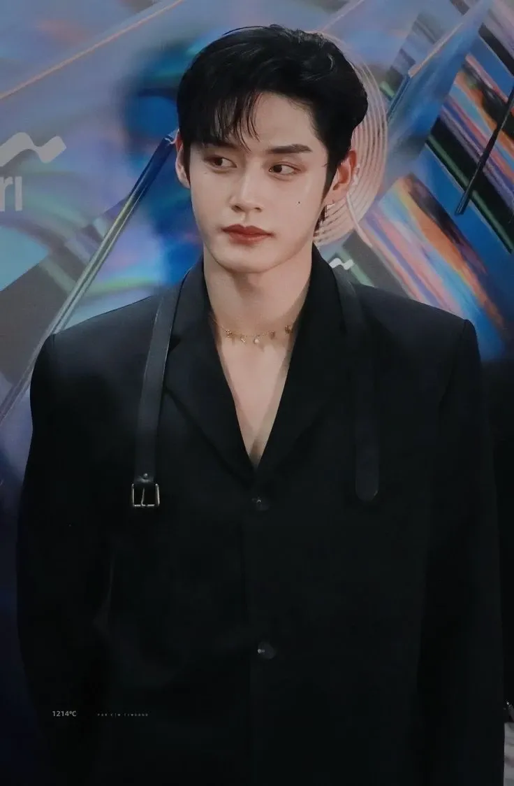 Latest photo of Kim Jiwoong (ZEROBASEONE)