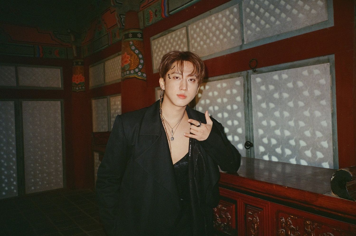 Behind-the-scenes cut of Changbin (Stray Kids)