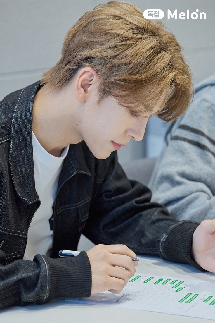 Behind-the-scenes cut of He Xinlong (ALPHA DRIVE ONE)