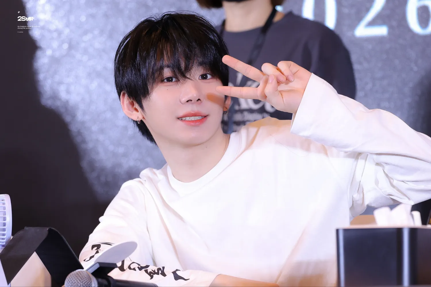 パク・ハン (AHOF)の舞台裏ショット