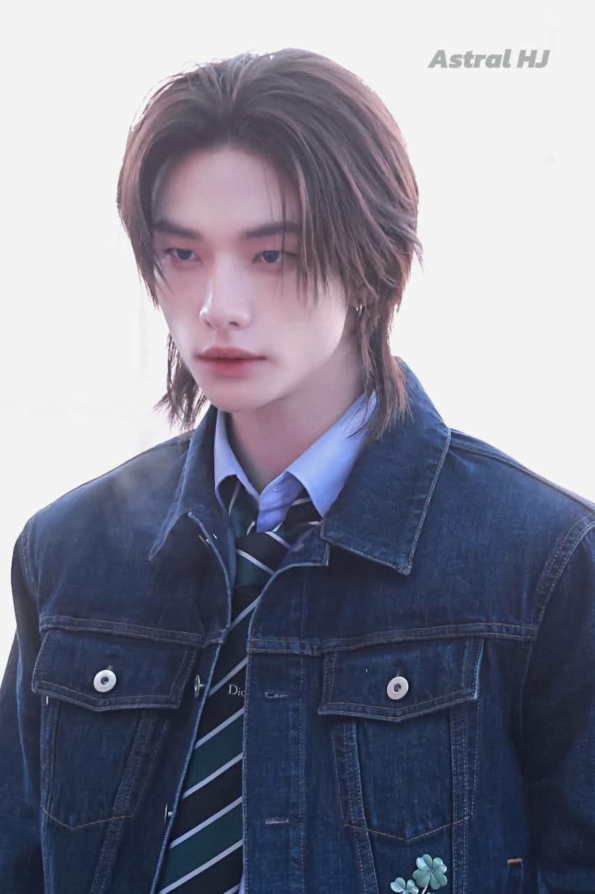 Behind-the-scenes cut of Hyunjin (Stray Kids)