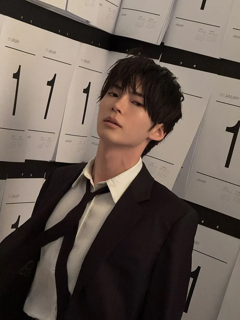 Behind-the-scenes cut of Sung Hanbin (ZEROBASEONE)