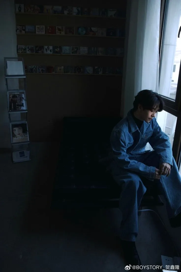 A moment captured by He Xinlong (ALPHA DRIVE ONE)'s fan