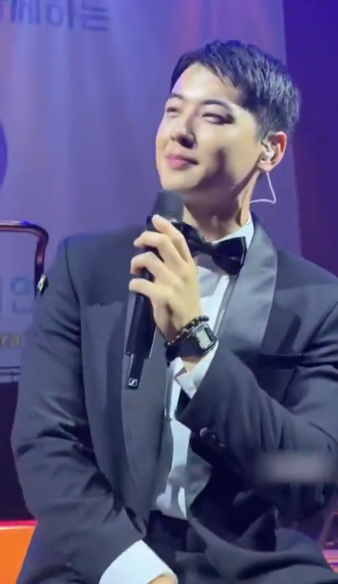A moment captured by Eunwoo (ASTRO)'s fan