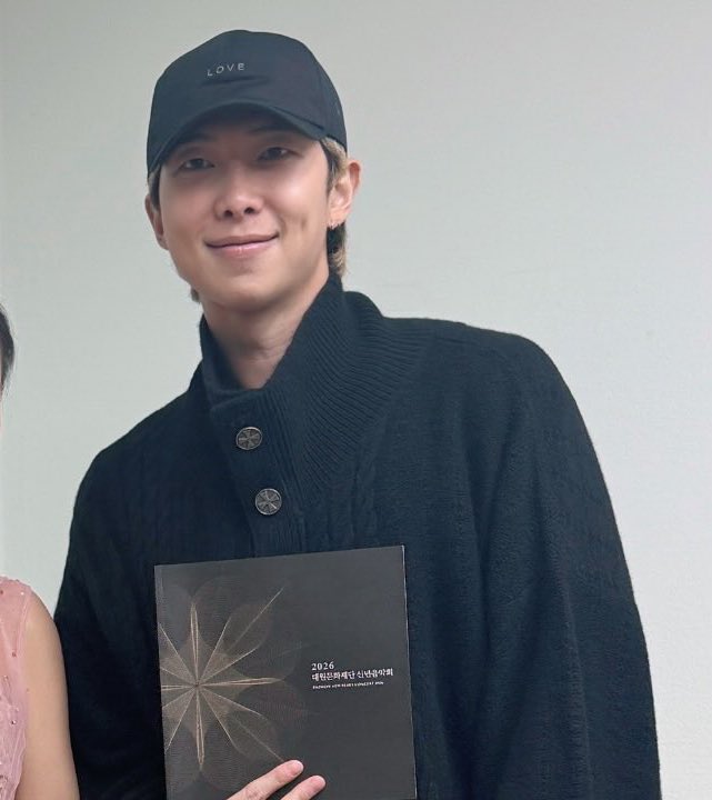 Behind-the-scenes cut of BTS