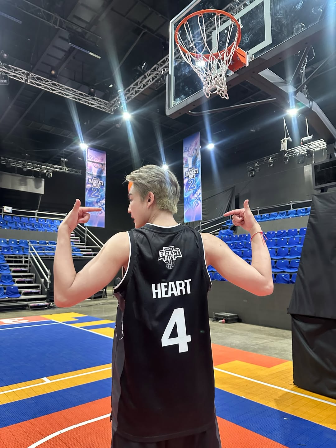 Behind-the-scenes cut of Heart (BUS)