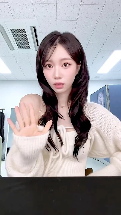 Latest photo of OH MY GIRL