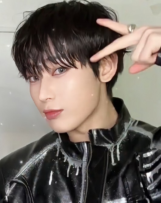 Recent activity shot of Sunoo (ENHYPEN)