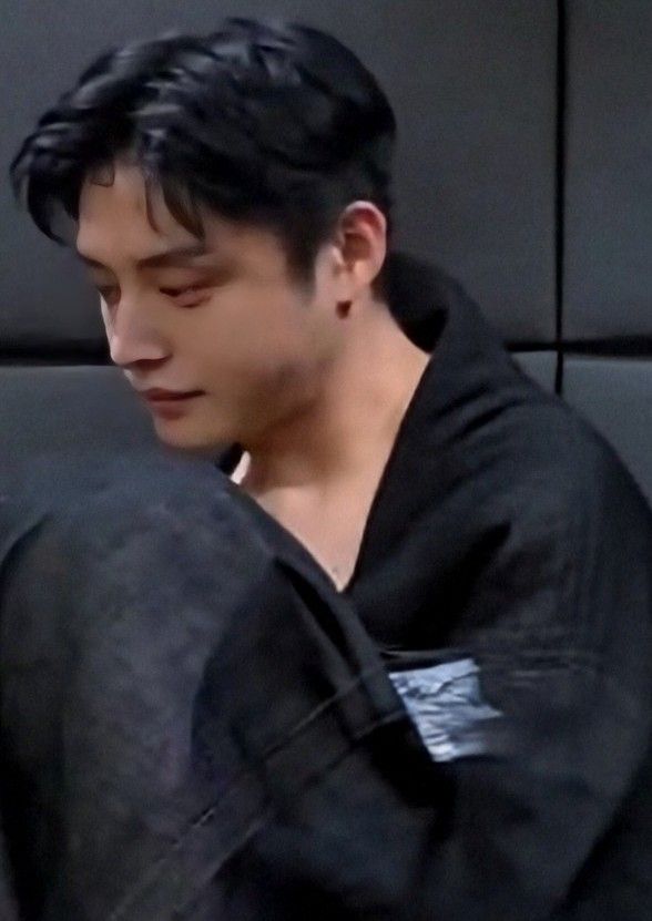 Recent activity shot of Kim Jiwoong (ZEROBASEONE)