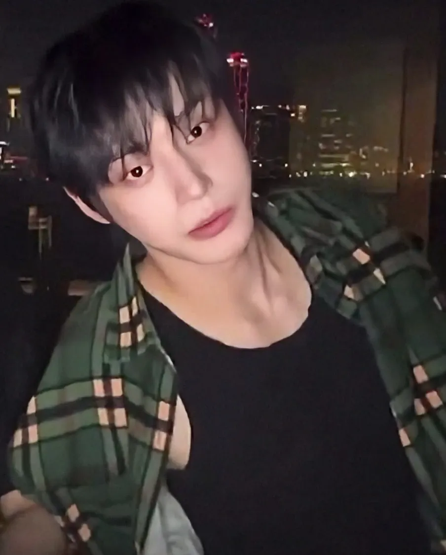 A moment captured by Kim Jiwoong (ZEROBASEONE)'s fan