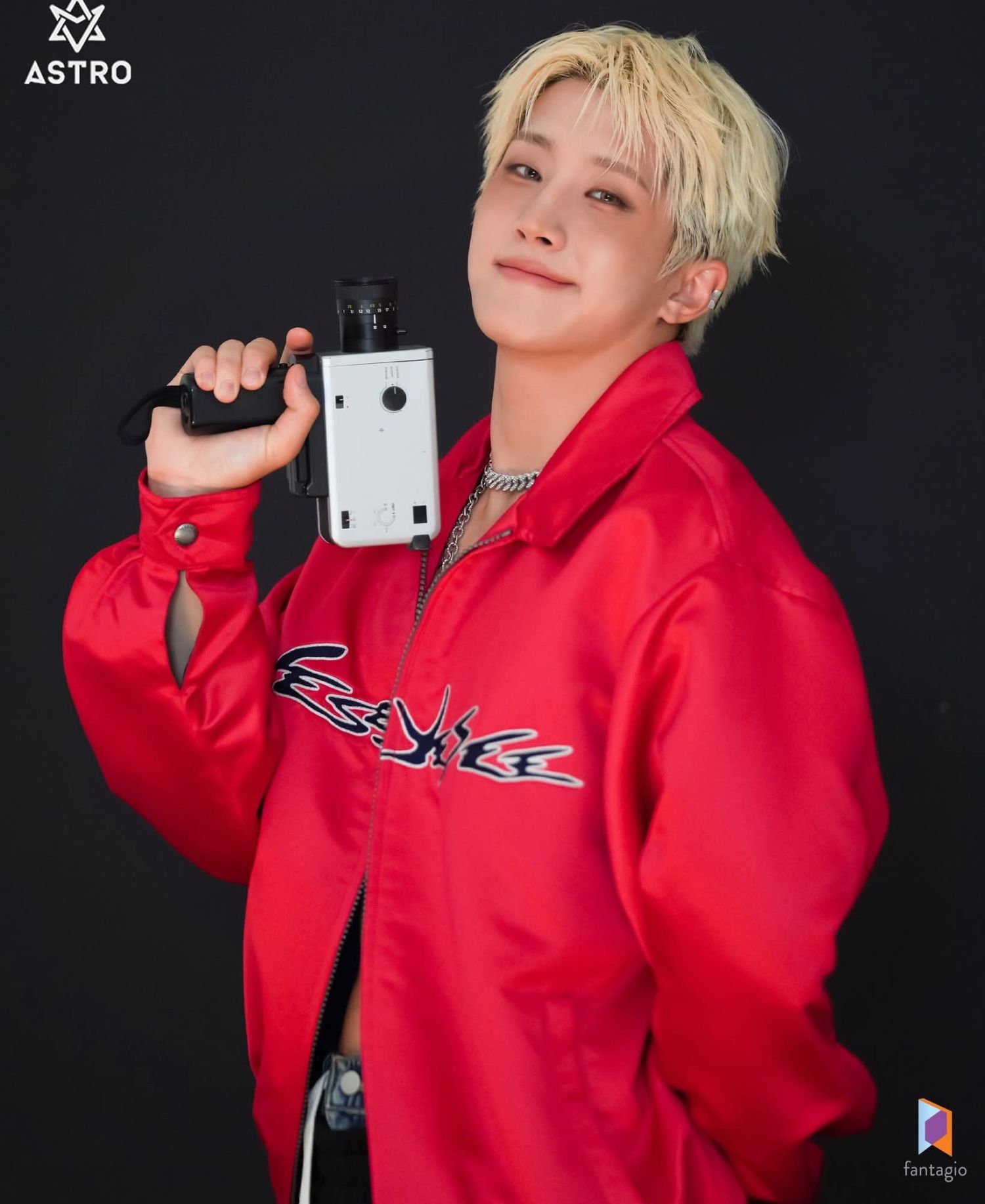 Behind-the-scenes cut of Jinjin (ASTRO)