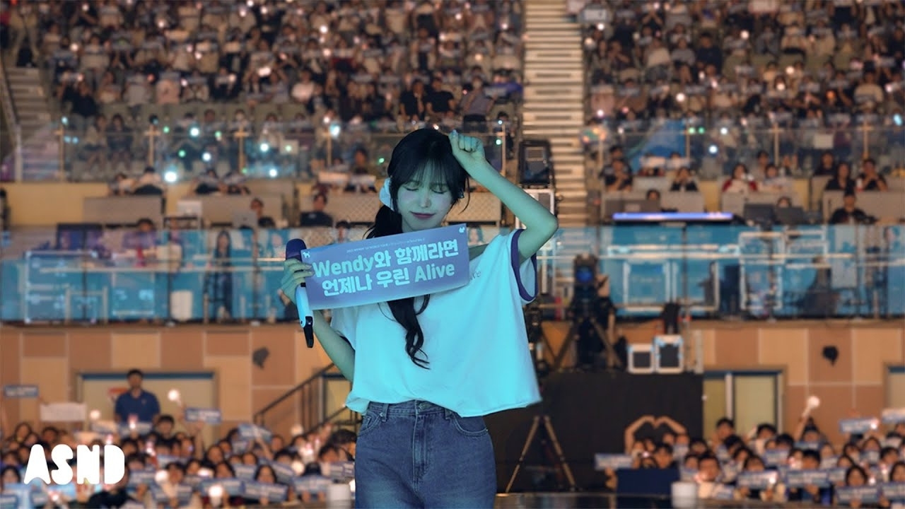 Behind-the-scenes cut of Wendy (Red Velvet)