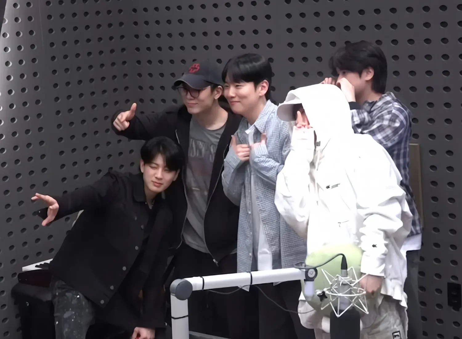 iKON의 비하인드 컷