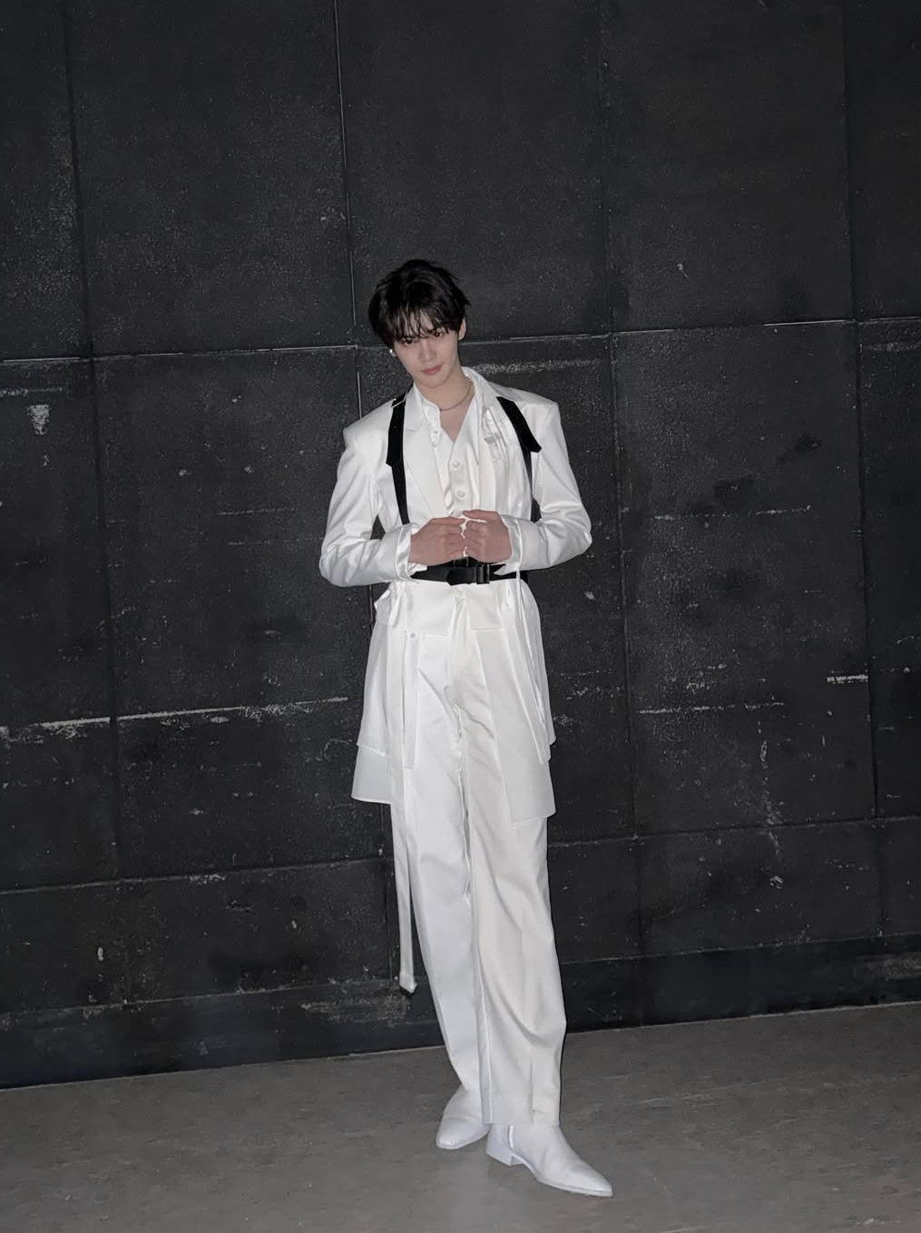 Behind-the-scenes cut of Kim Gyuvin