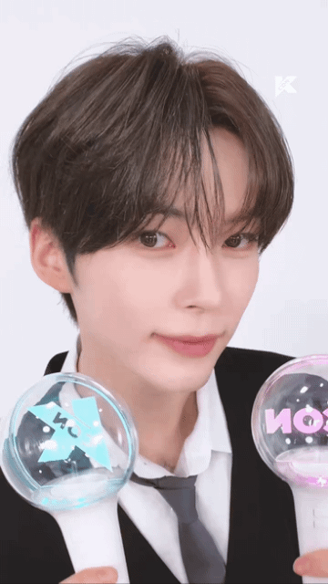 成韩彬 (ZEROBASEONE)的最新照片