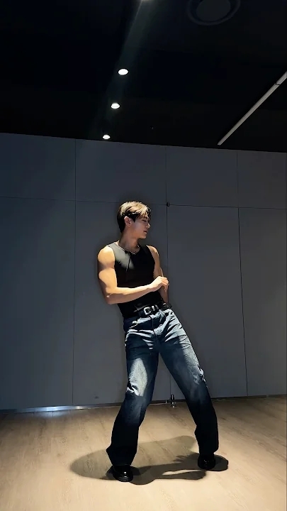 Behind-the-scenes cut of Minho (SHINee)