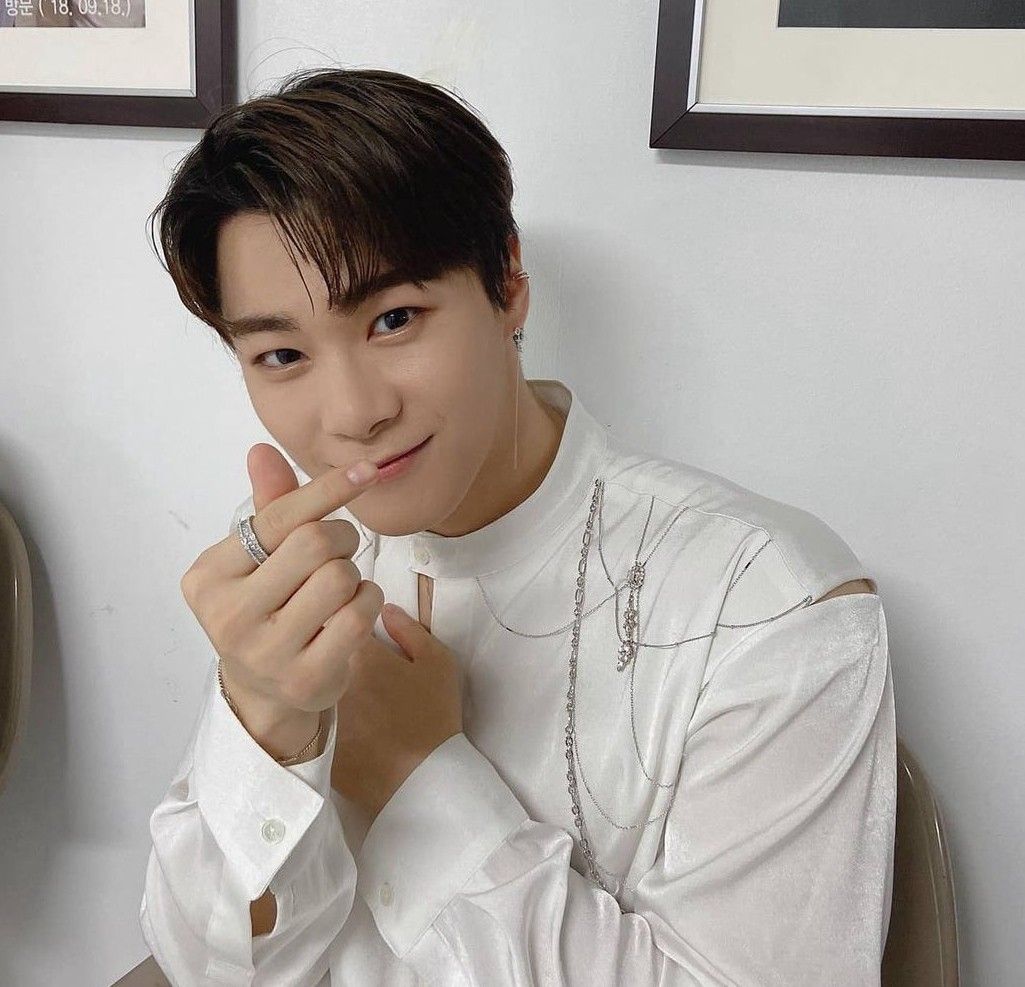 Behind-the-scenes cut of Moonbin (ASTRO)