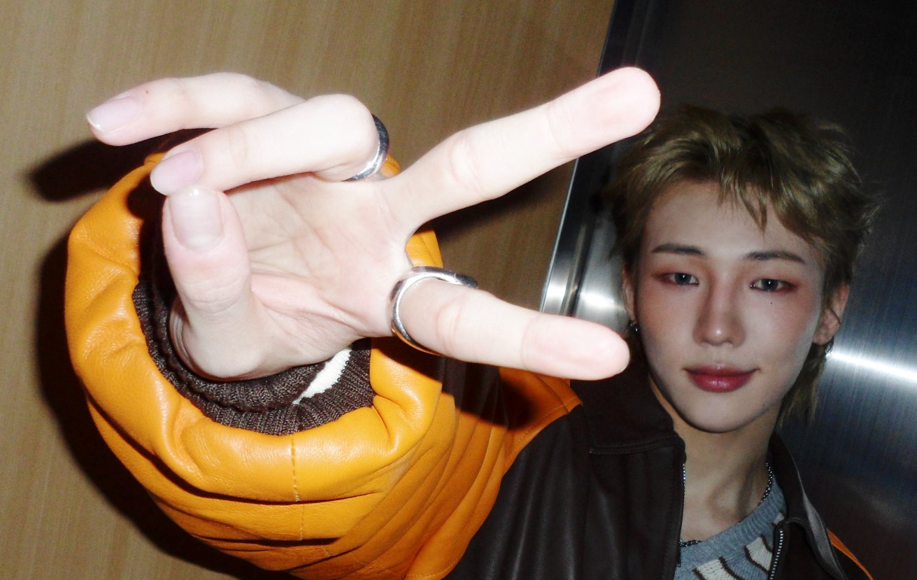 Behind-the-scenes cut of Junhyeok (TNX)