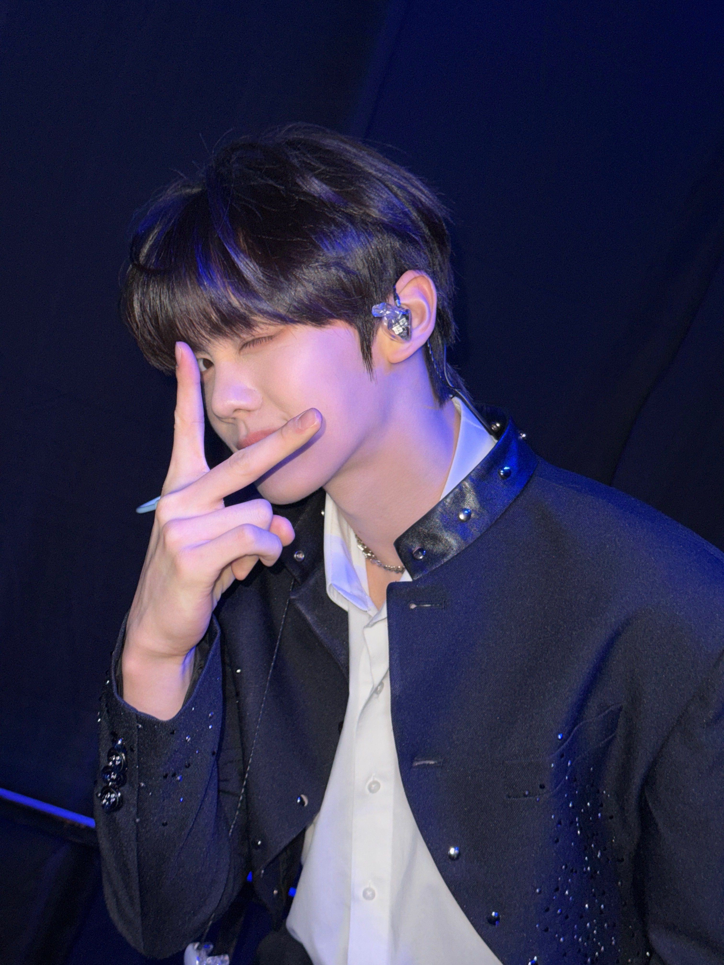 A moment captured by Kim Gyuvin (ZEROBASEONE)'s fan