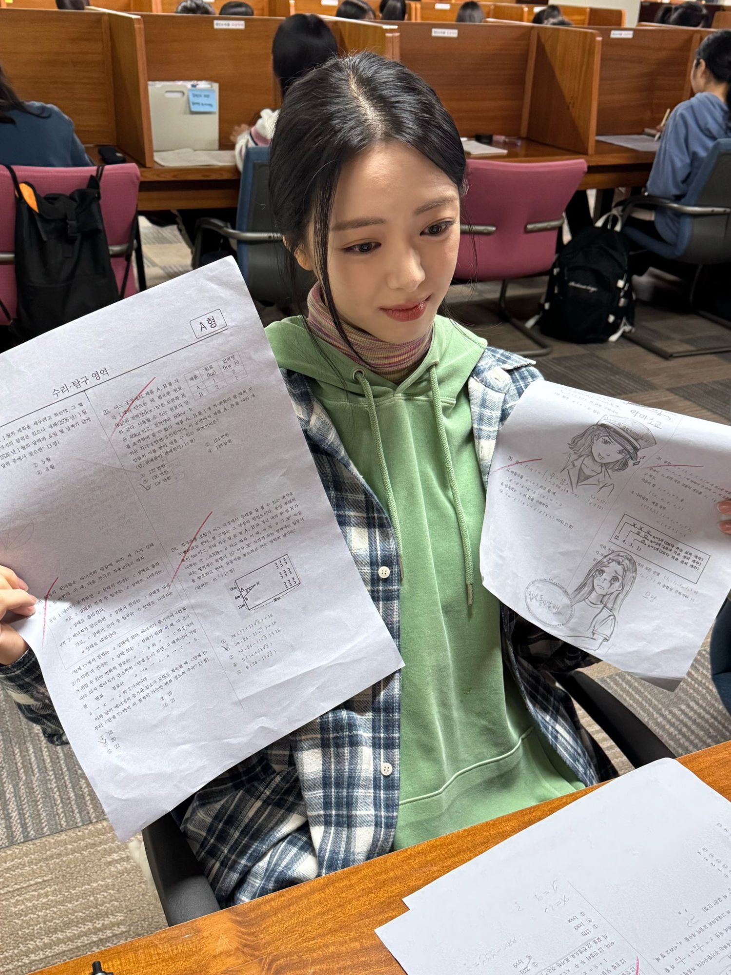 Behind-the-scenes cut of Yuna (ITZY)