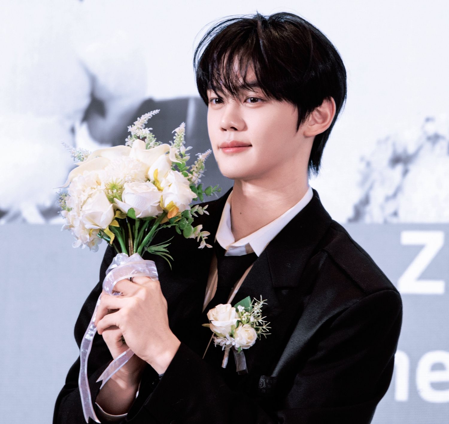 Latest photo of Kim Gyuvin (ZEROBASEONE)