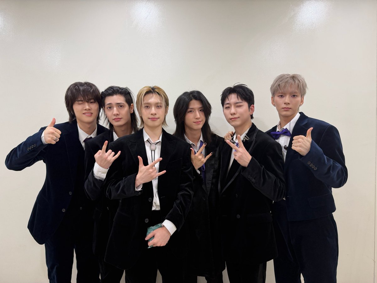 A moment captured by Xdinary Heroes's fan