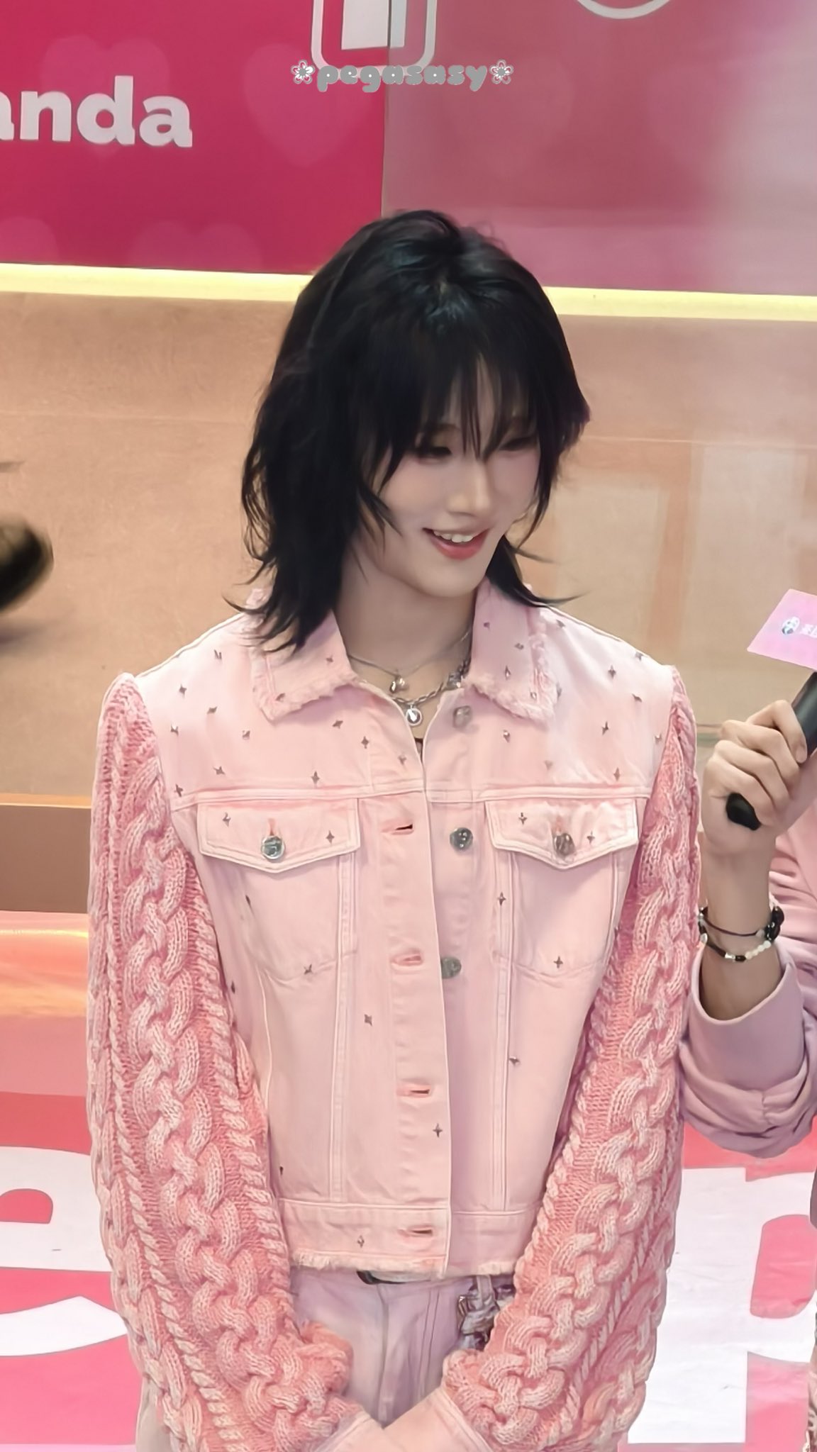 A moment captured by Hu Yetao (NexT1DE)'s fan