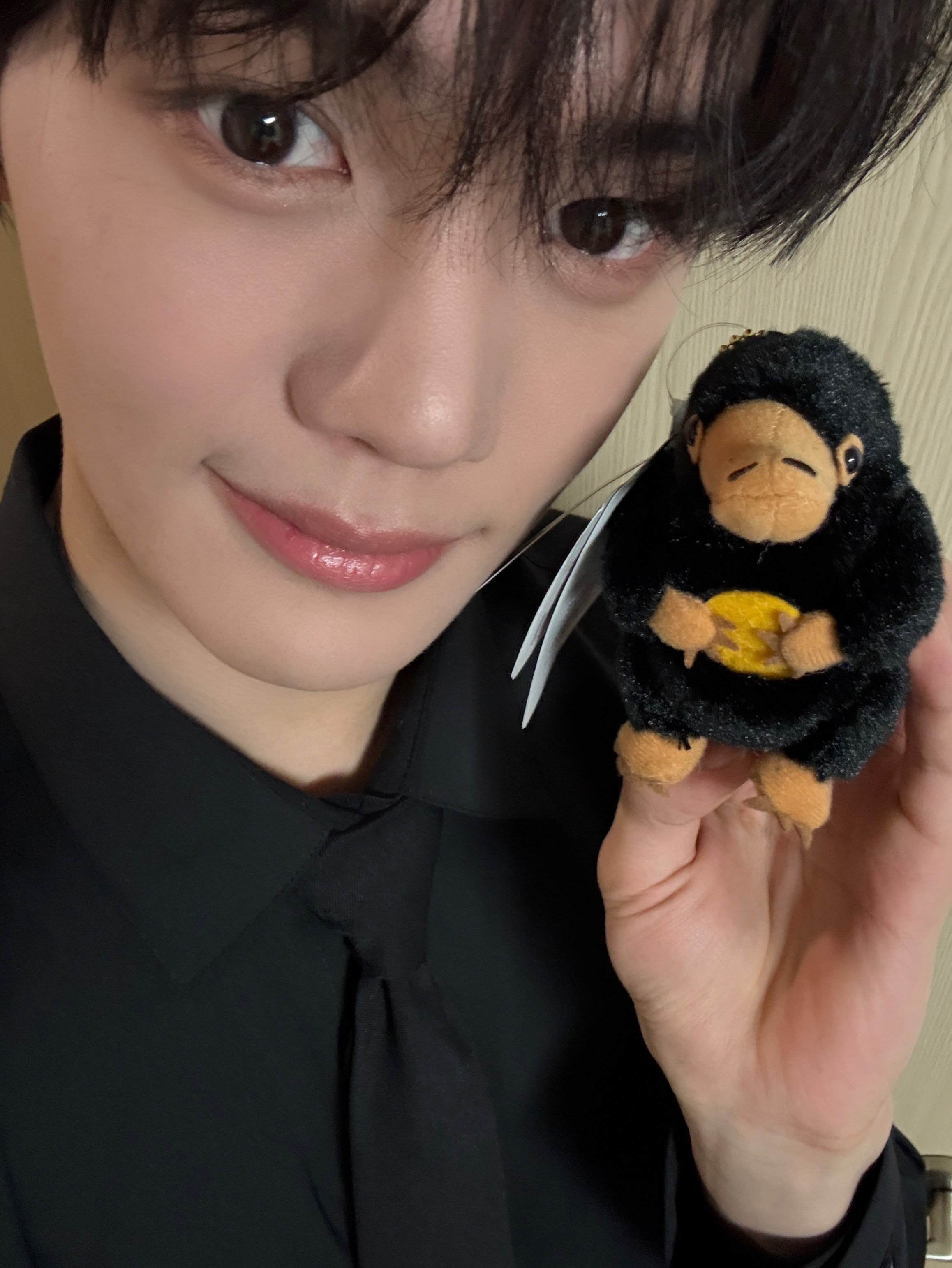 A moment captured by Kim Gyuvin (ZEROBASEONE)'s fan