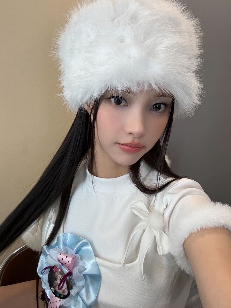 Fandom-recommended wallpaper image of Yunah (ILLIT)