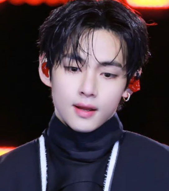 Recent activity shot of V (BTS)