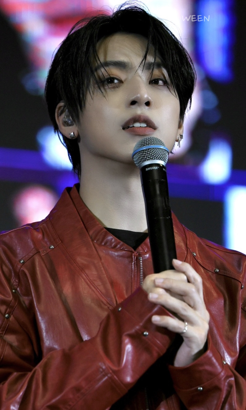 Latest photo of Chiwon (SEVENTOEIGHT)