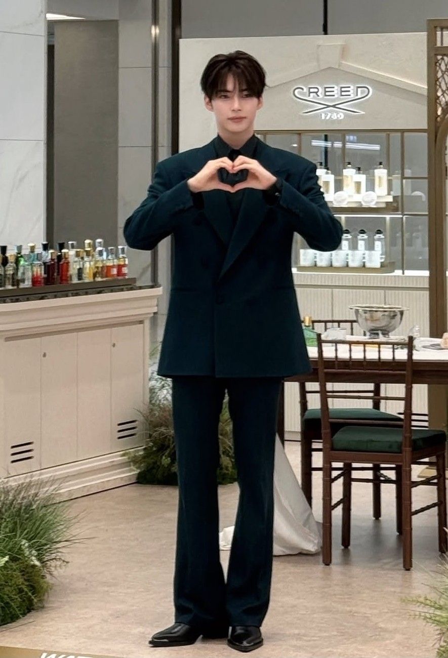 A moment captured by Sung Hanbin (ZEROBASEONE)'s fan