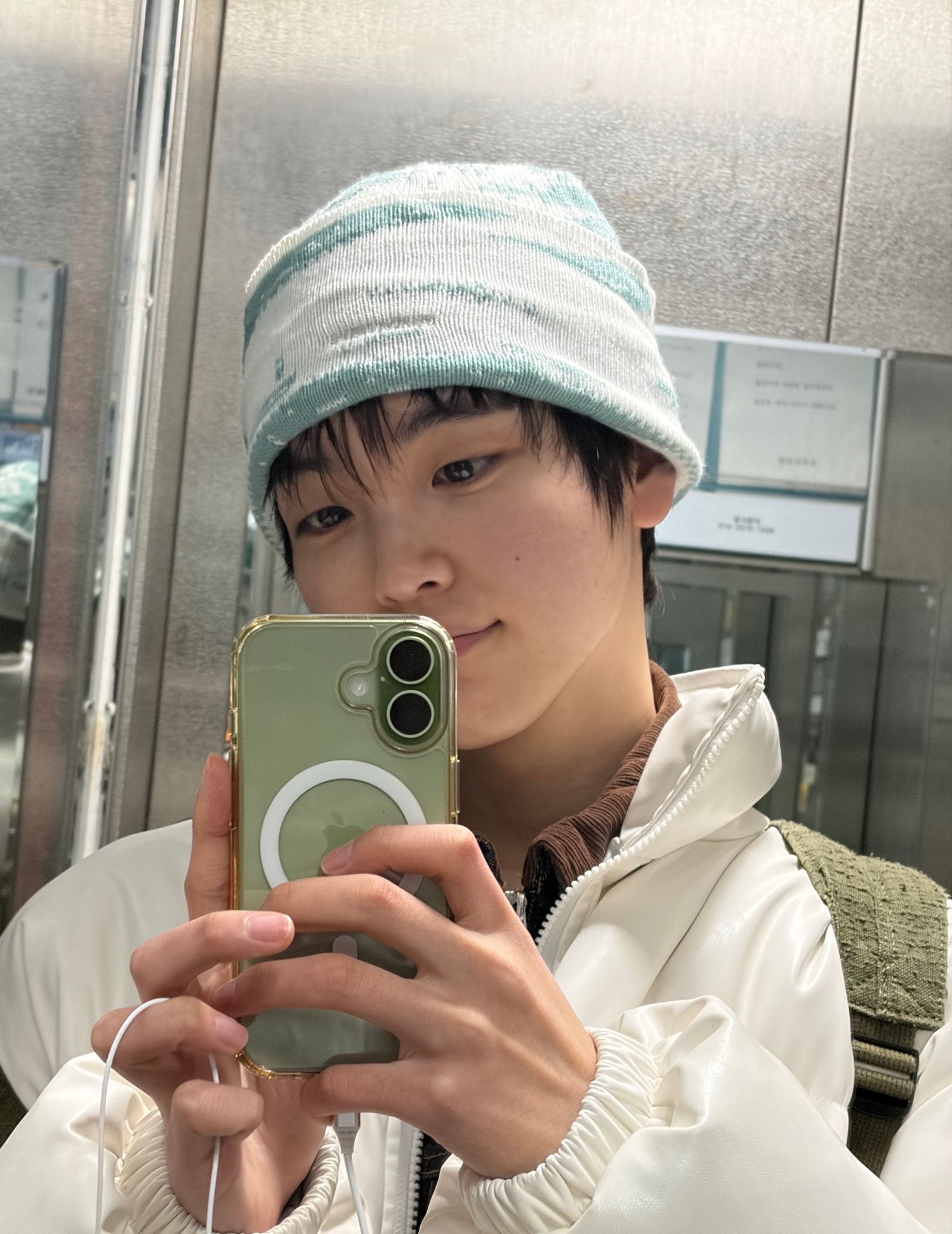 Latest photo of Hyeongjun (CRAVITY)