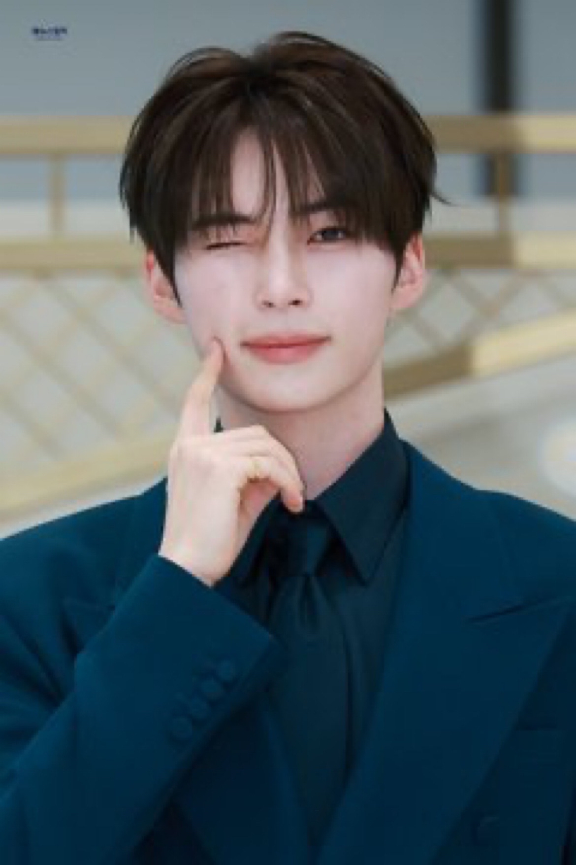 Behind-the-scenes cut of Sung Hanbin (ZEROBASEONE)