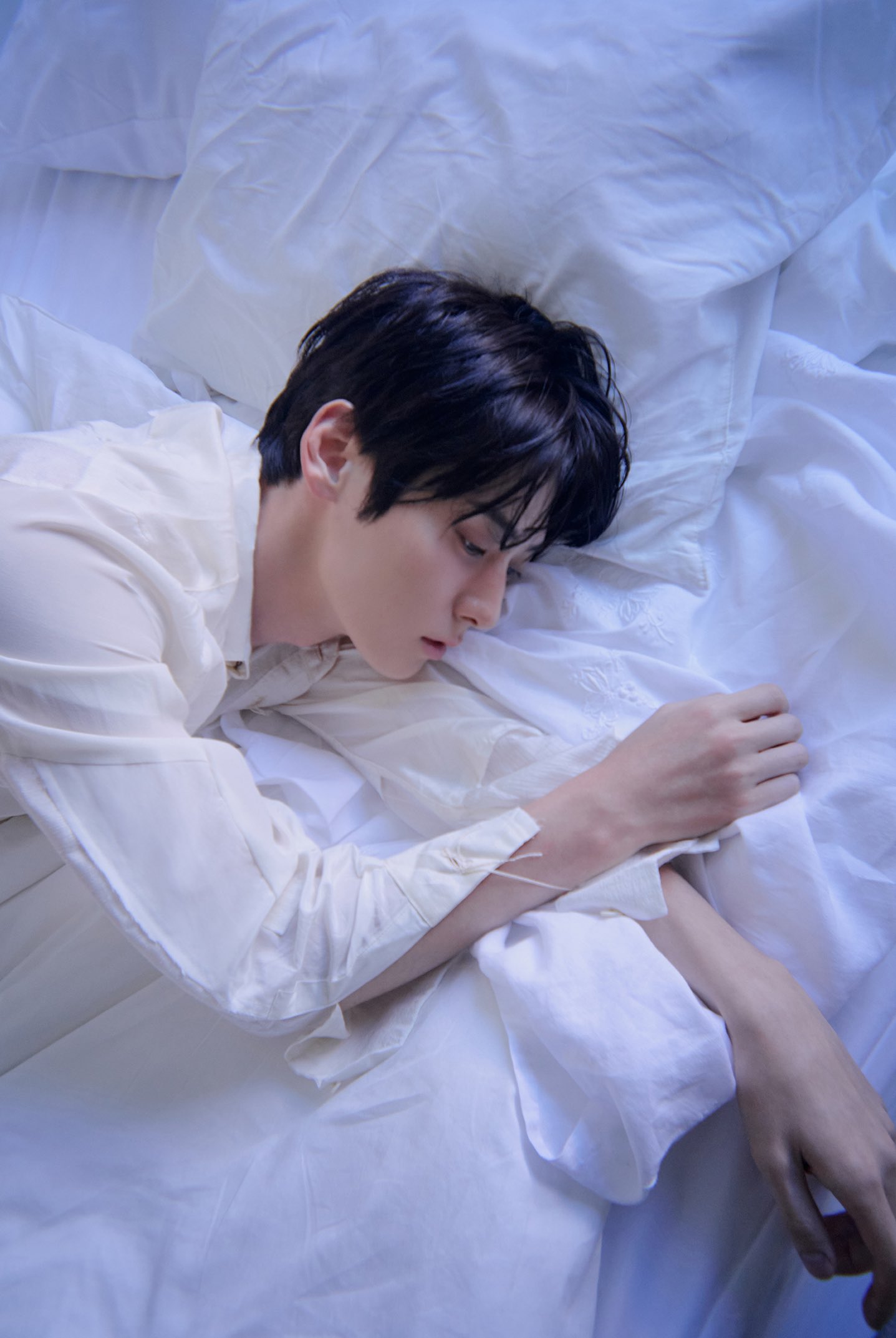 Behind-the-scenes cut of Hwang Minhyun