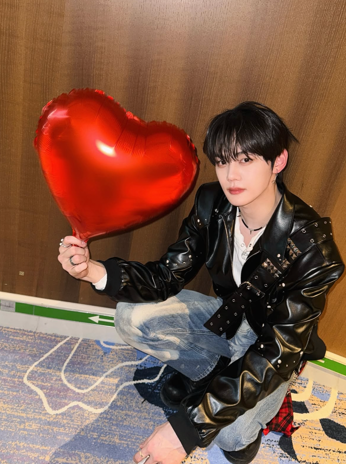 Behind-the-scenes cut of Kim Gyuvin (ZEROBASEONE)