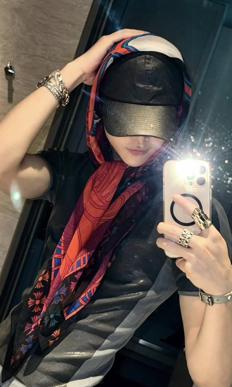 Latest photo of Nicholas (&TEAM)