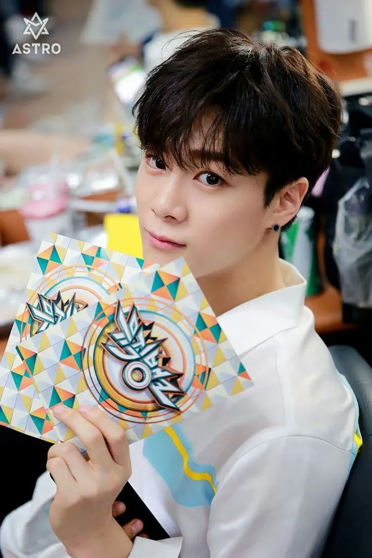 Behind-the-scenes cut of Moonbin (ASTRO)