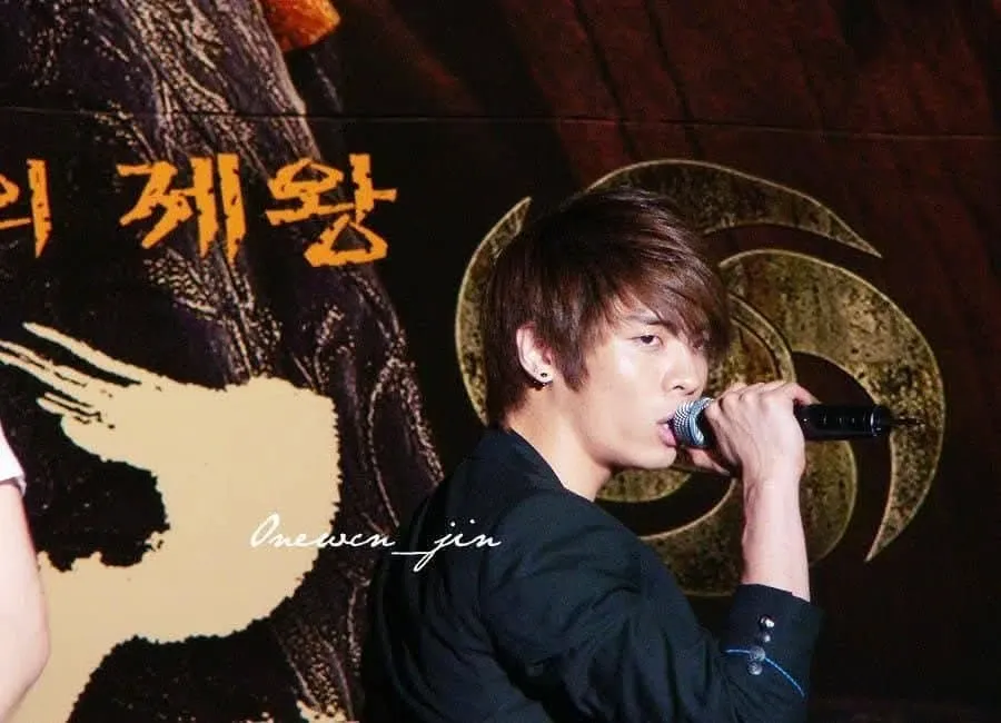 Recent activity shot of Jonghyun (SHINee)