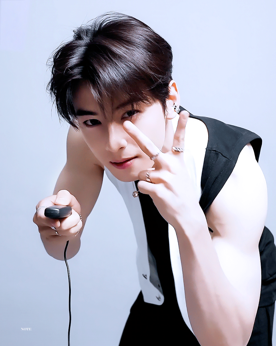 A moment captured by Eunwoo (ASTRO)'s fan