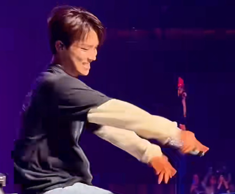 Recent activity shot of Dino (SEVENTEEN)