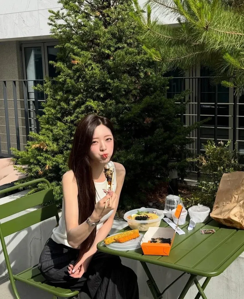 Recent activity shot of Yuna (ITZY)