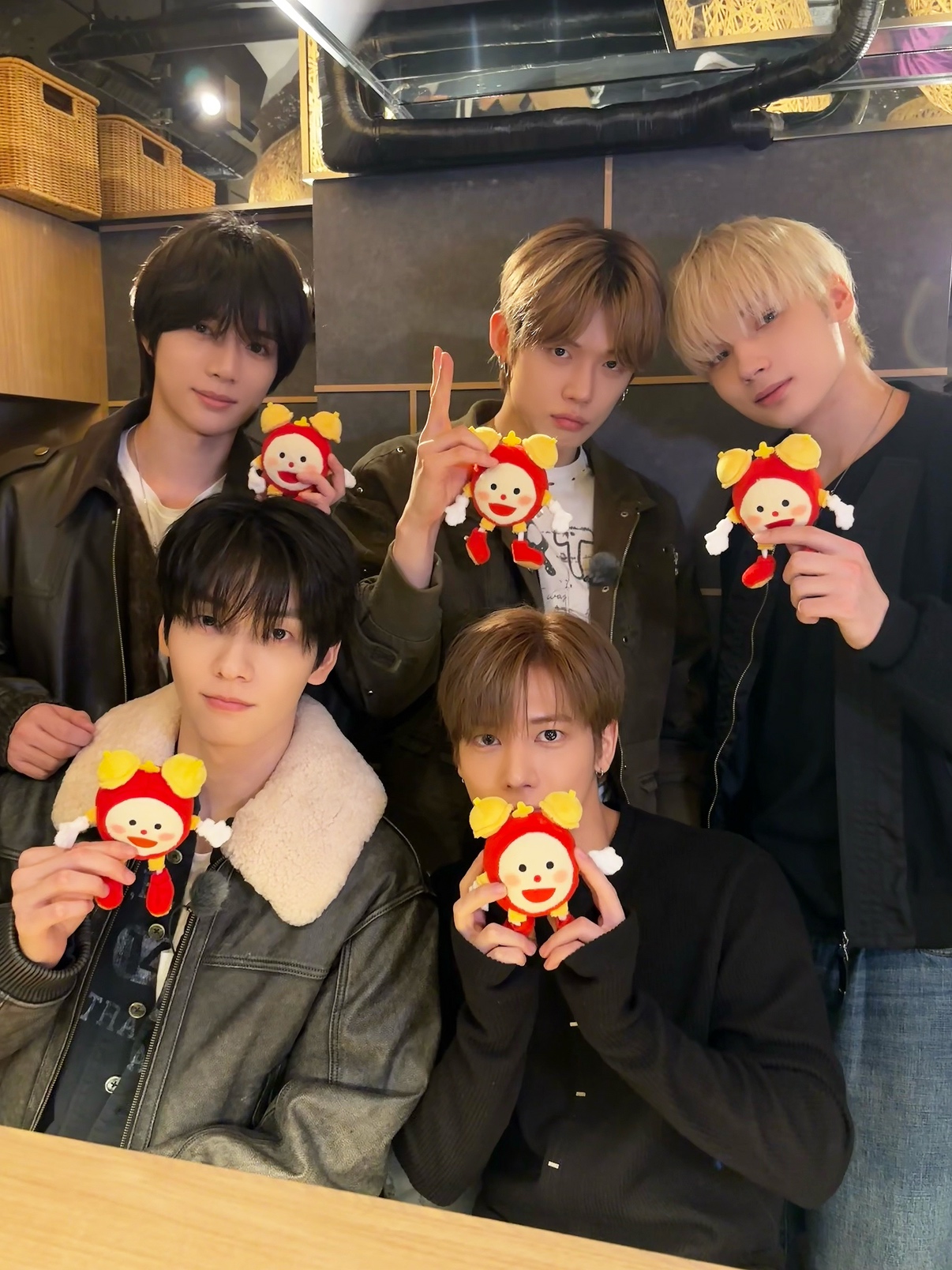 然竣 (TOMORROW X TOGETHER)的幕后花絮